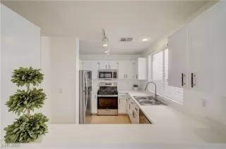 Photo #3: 2671712 Listing 