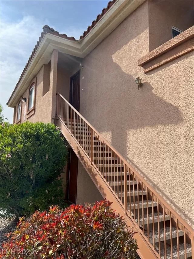 MLS: 2671806 Condo For Sale