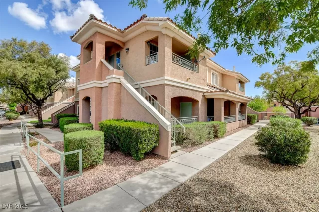 MLS: 2671821 Condo For Sale