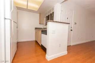 Photo #6: 2671892 Listing