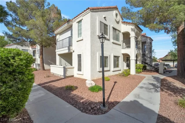 MLS: 2671939 Condo For Sale