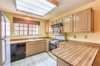 Photo #5: 2671963 Listing