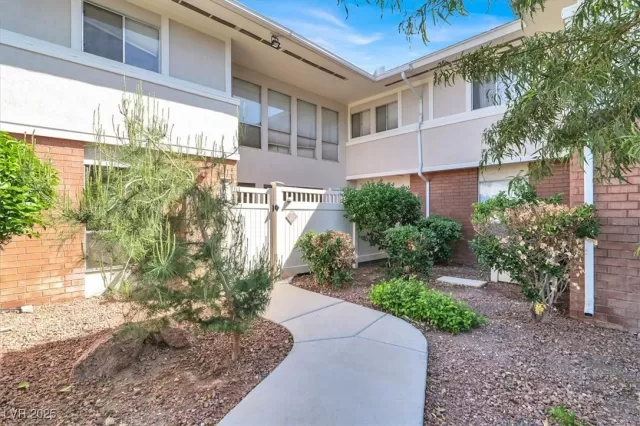 MLS: 2671976 Condo For Sale