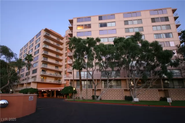 MLS: 2672056 Condo For Sale