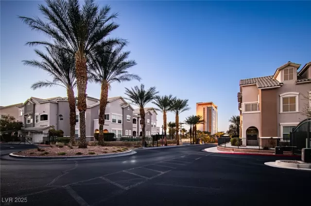 MLS: 2672076 Condo For Sale