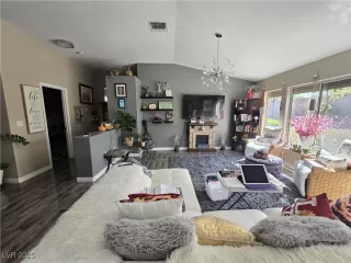 Photo #3: 2672098 Listing