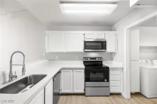 Photo #5: 2672131 Listing