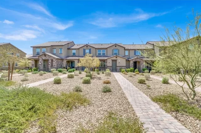 MLS: 2672163 Condo For Sale