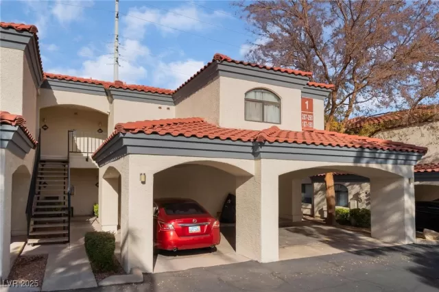 MLS: 2672200 Condo For Sale