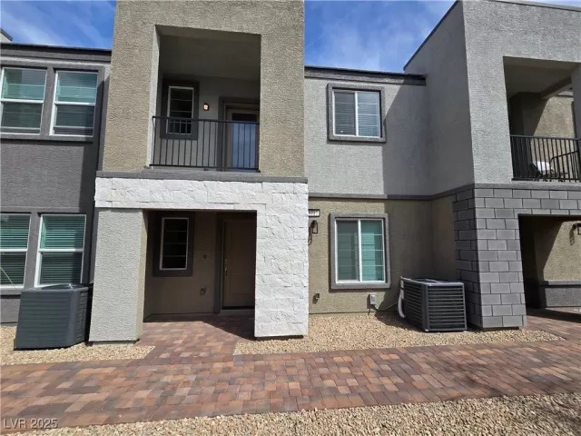 MLS: 2672296 Condo For Sale