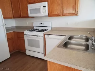 Photo #2: 2672312 Listing 