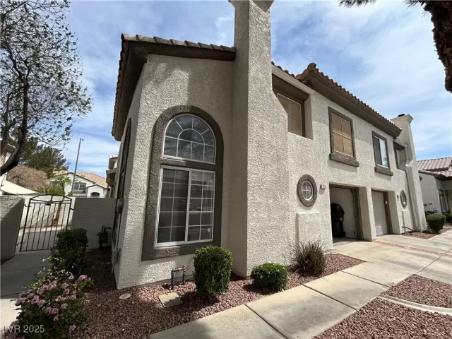 MLS: 2672328 Condo For Sale