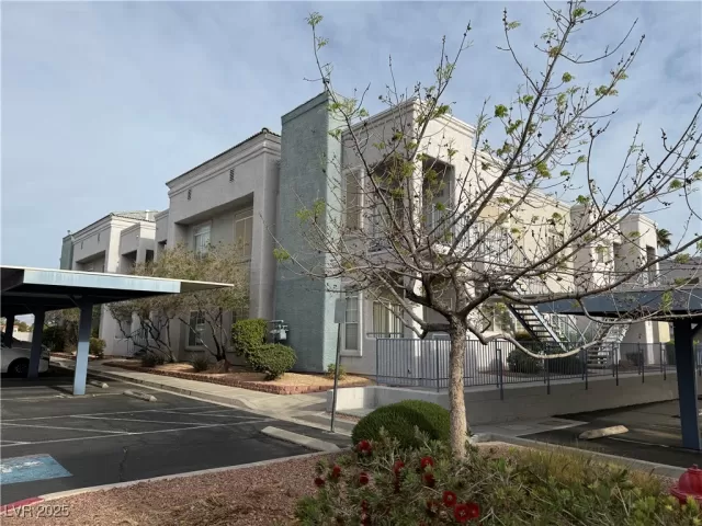 MLS: 2672399 Condo For Sale