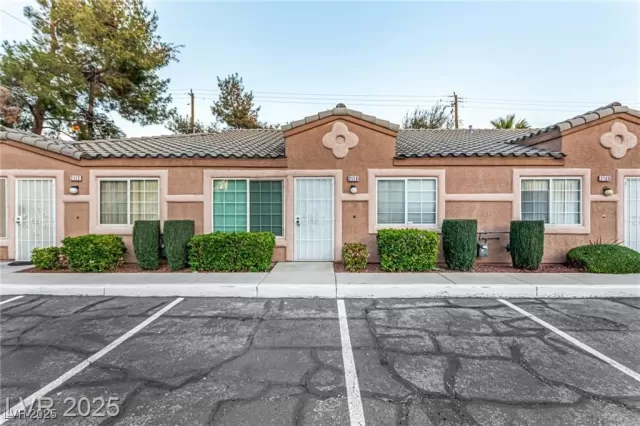 MLS: 2672457 Condo For Sale