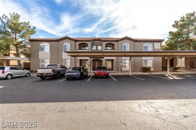 MLS: 2672460 Condo For Sale