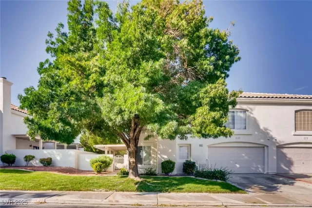 MLS: 2672495 Condo For Sale