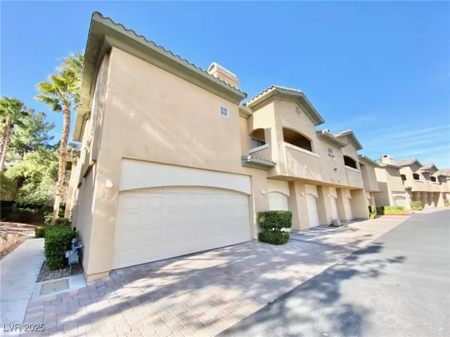 MLS: 2672539 Condo For Sale