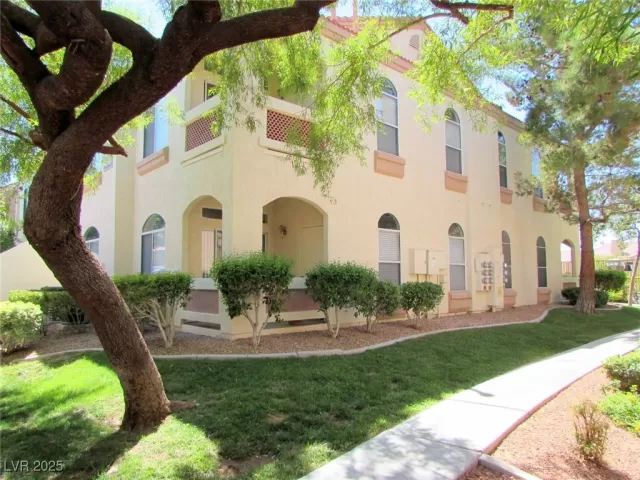 MLS: 2672564 Condo For Sale