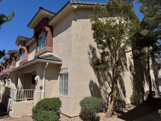 MLS: 2672577 Condo For Sale