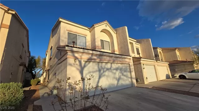 MLS: 2672585 Condo For Sale
