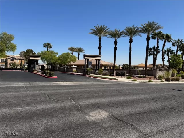 MLS: 2672631 Condo For Sale