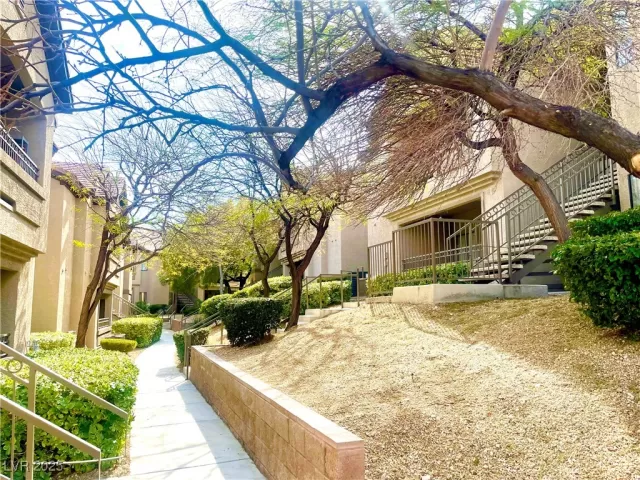 MLS: 2672682 Condo For Sale