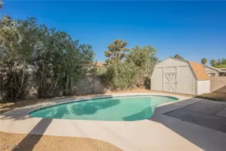 More Details about MLS # 2672788 : 10 YEW AVENUE