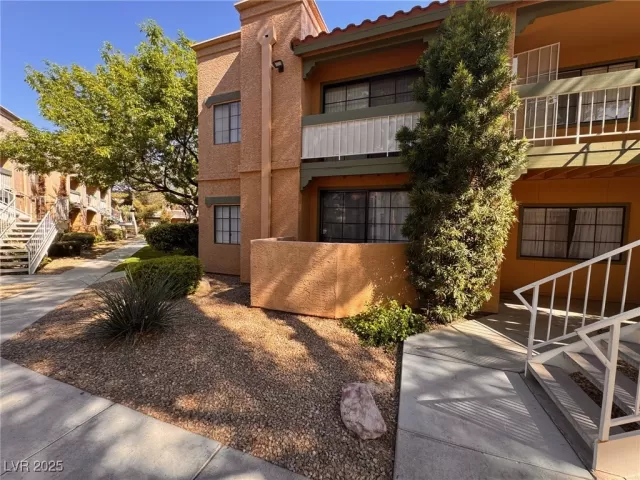 MLS: 2672827 Condo For Sale