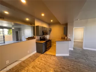 Photo #5: 2672827 Listing