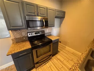 Photo #6: 2672827 Listing