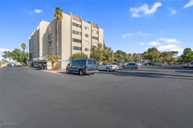 MLS: 2672885 Condo For Sale