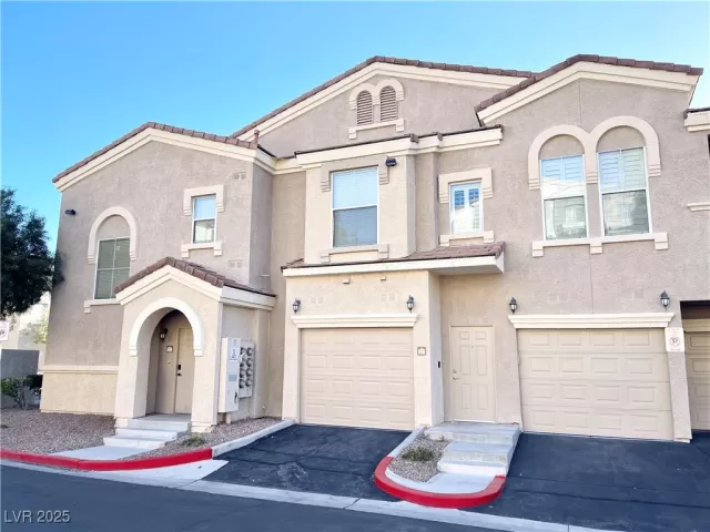 MLS: 2672920 Condo For Sale