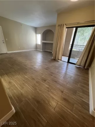 Photo #3: 2672948 Listing