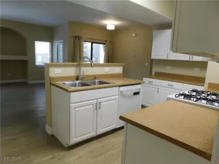 Photo #5: 2672948 Listing