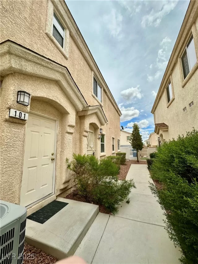 MLS: 2672955 Condo For Sale