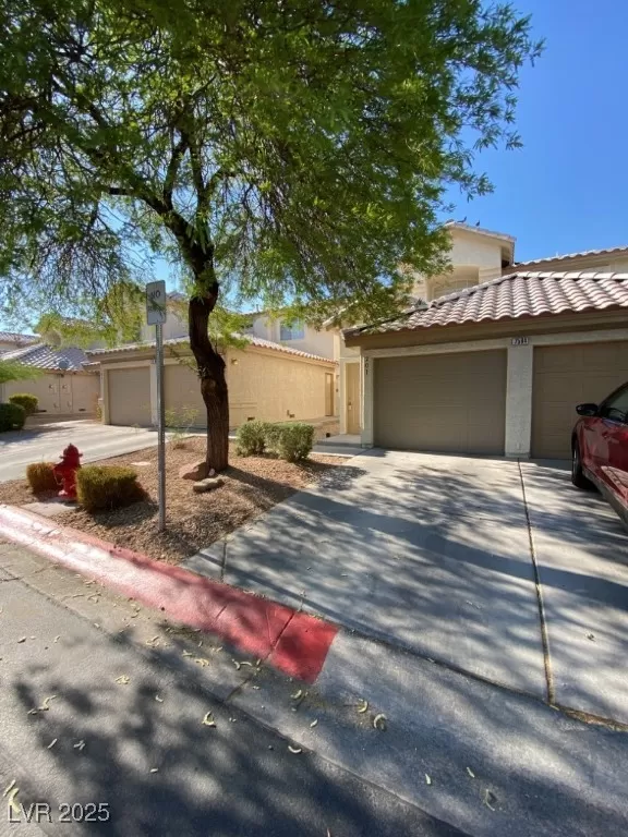 MLS: 2672962 Condo For Sale