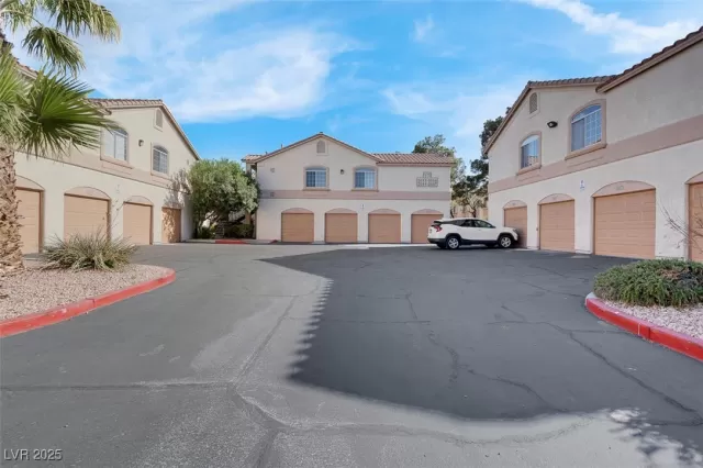 MLS: 2672965 Condo For Sale