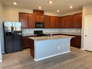 Photo #3: 2673007 Listing 