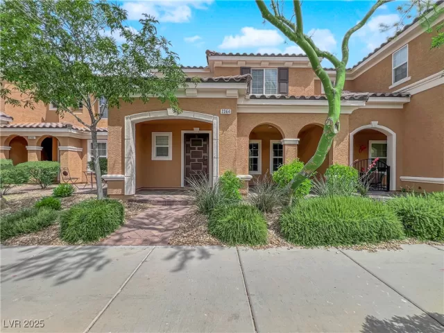 MLS: 2673068 Condo For Sale