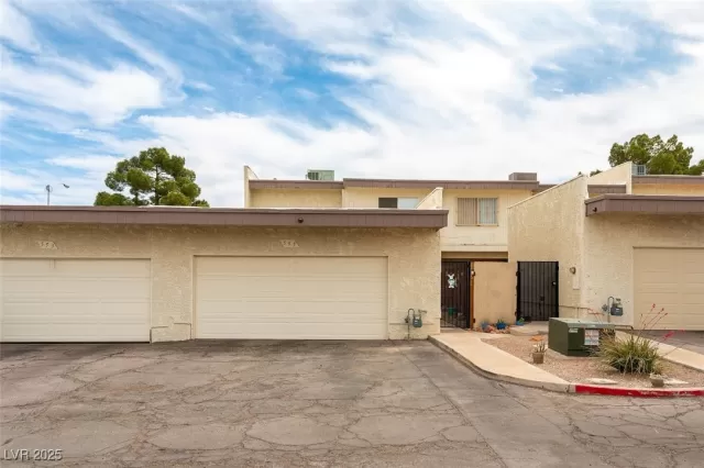 MLS: 2673286 Condo For Sale