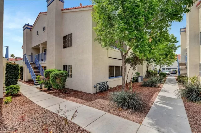 MLS: 2673312 Condo For Sale