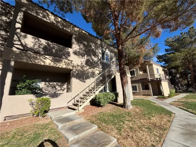 MLS: 2673324 Condo For Sale