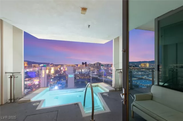 MLS: 2673353 Condo For Sale