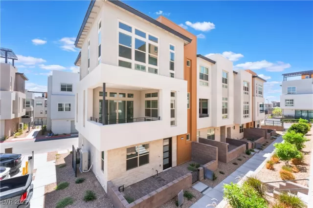 MLS: 2673390 Condo For Sale