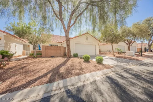 MLS: 2673446 Condo For Sale