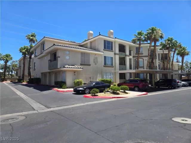 MLS: 2673472 Condo For Sale