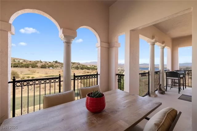 MLS: 2673498 Condo For Sale