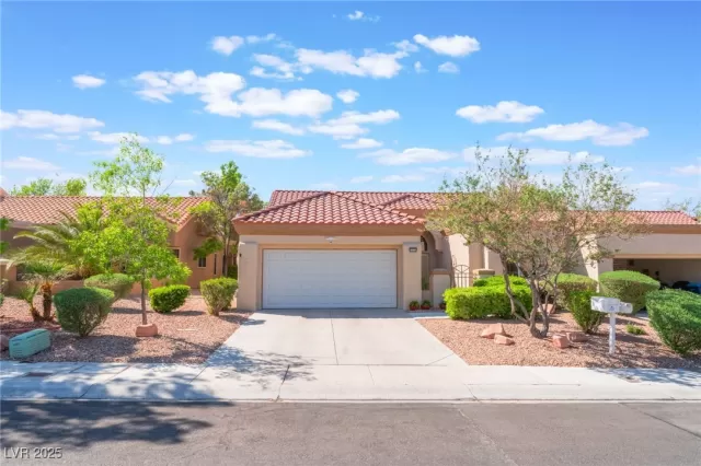 MLS: 2673533 Condo For Sale