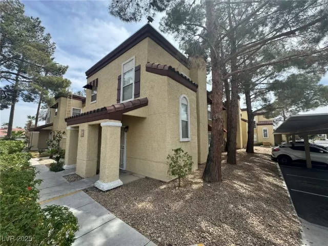 MLS: 2673653 Condo For Sale