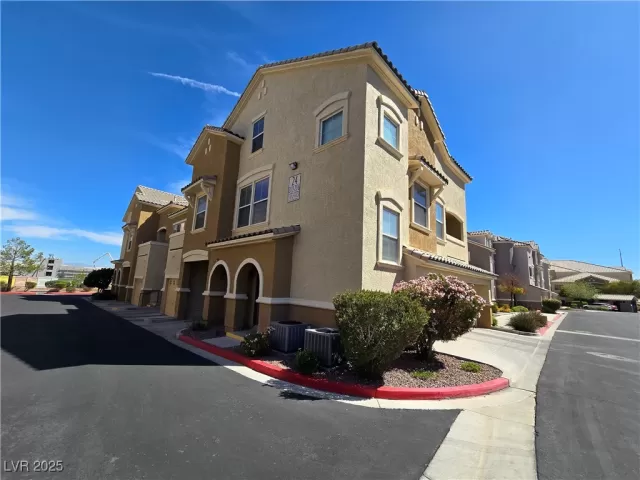MLS: 2673655 Condo For Sale